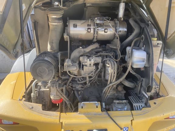Image of John Deere 324L equipment image 2