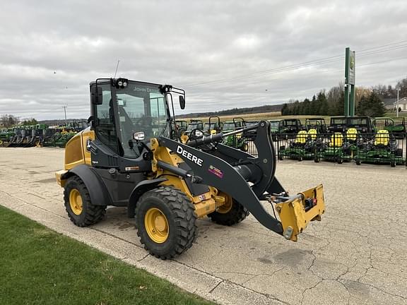 Image of John Deere 324L equipment image 4