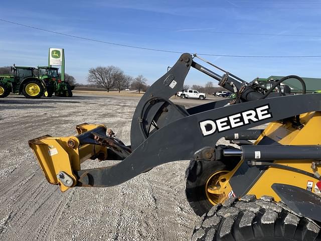 Image of John Deere 324L equipment image 4