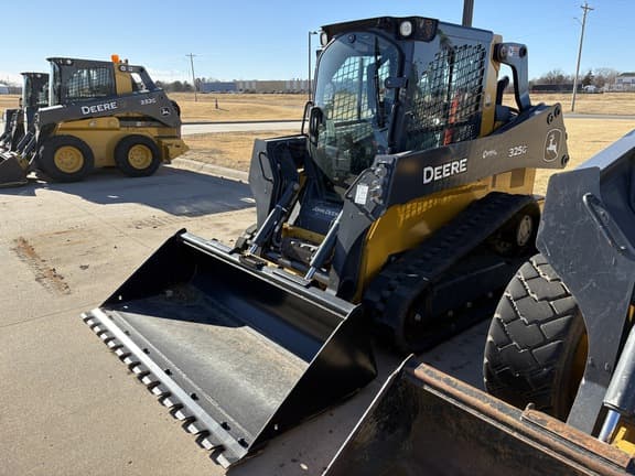Image of John Deere 325G equipment image 4