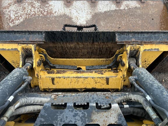 Image of John Deere 325G equipment image 4