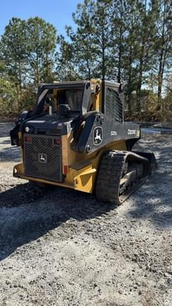 Image of John Deere 325G equipment image 4