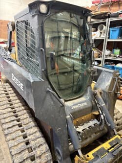 Image of John Deere 325G equipment image 2