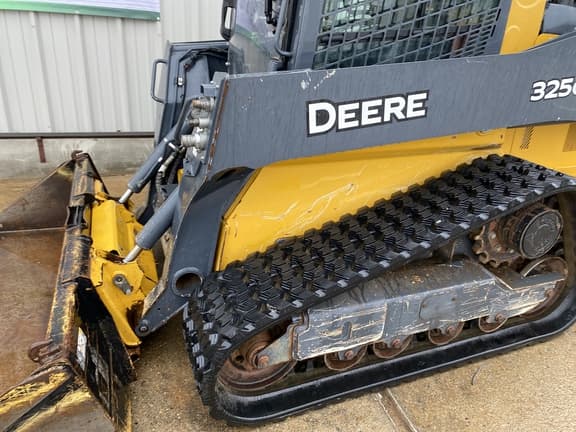 Image of John Deere 325G equipment image 3