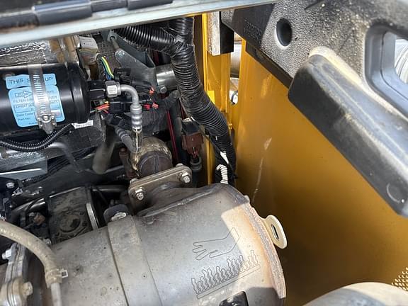 Image of John Deere 325G equipment image 4