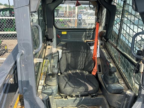 Image of John Deere 330G equipment image 4