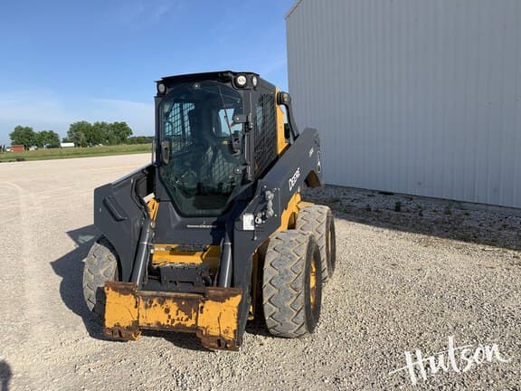 Image of John Deere 330G equipment image 1