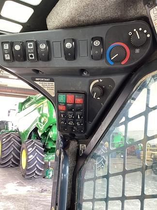 Image of John Deere 331G equipment image 4