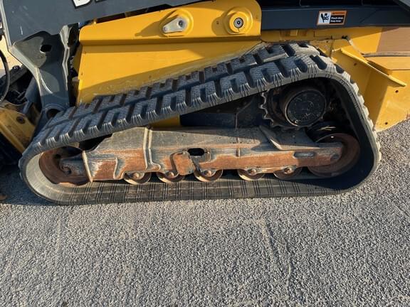 Image of John Deere 331G equipment image 4