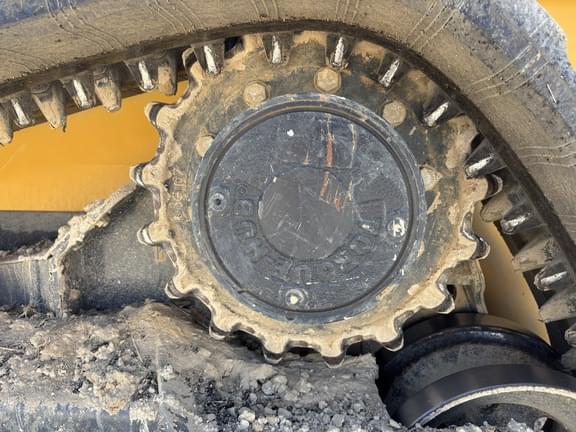 Image of John Deere 331G equipment image 4