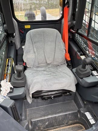 Image of John Deere 331G equipment image 4