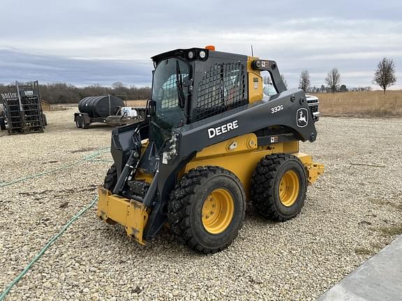 Image of John Deere 332G equipment image 1