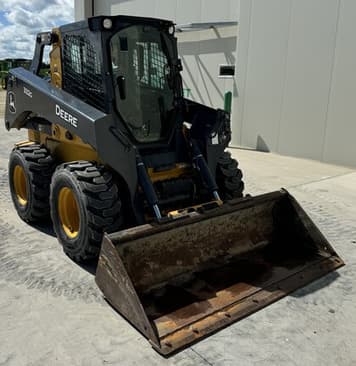 Main image John Deere 332G