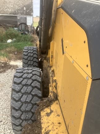 Image of John Deere 332G equipment image 2