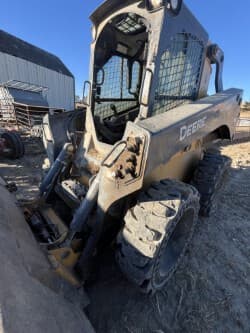 Image of John Deere 332G equipment image 4