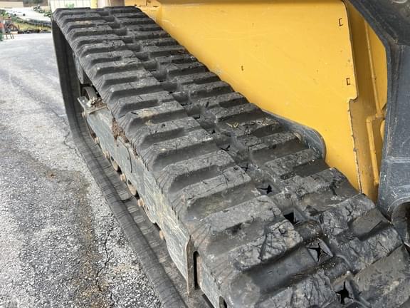 Image of John Deere 333G equipment image 2