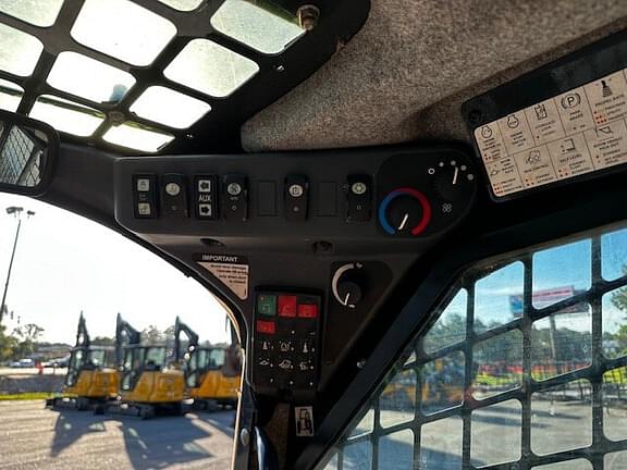 Image of John Deere 333G equipment image 4
