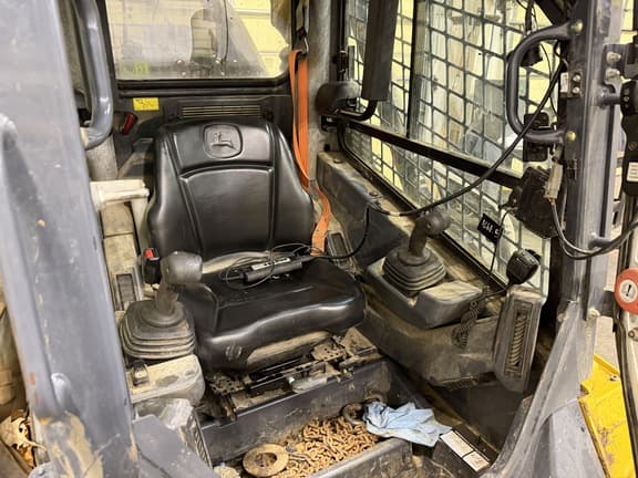 Image of John Deere 333G equipment image 3