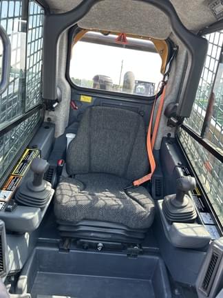 Image of John Deere 333G equipment image 4