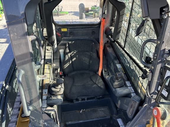 Image of John Deere 333G equipment image 4