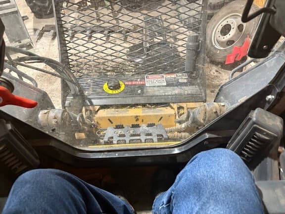 Image of John Deere 333G equipment image 4