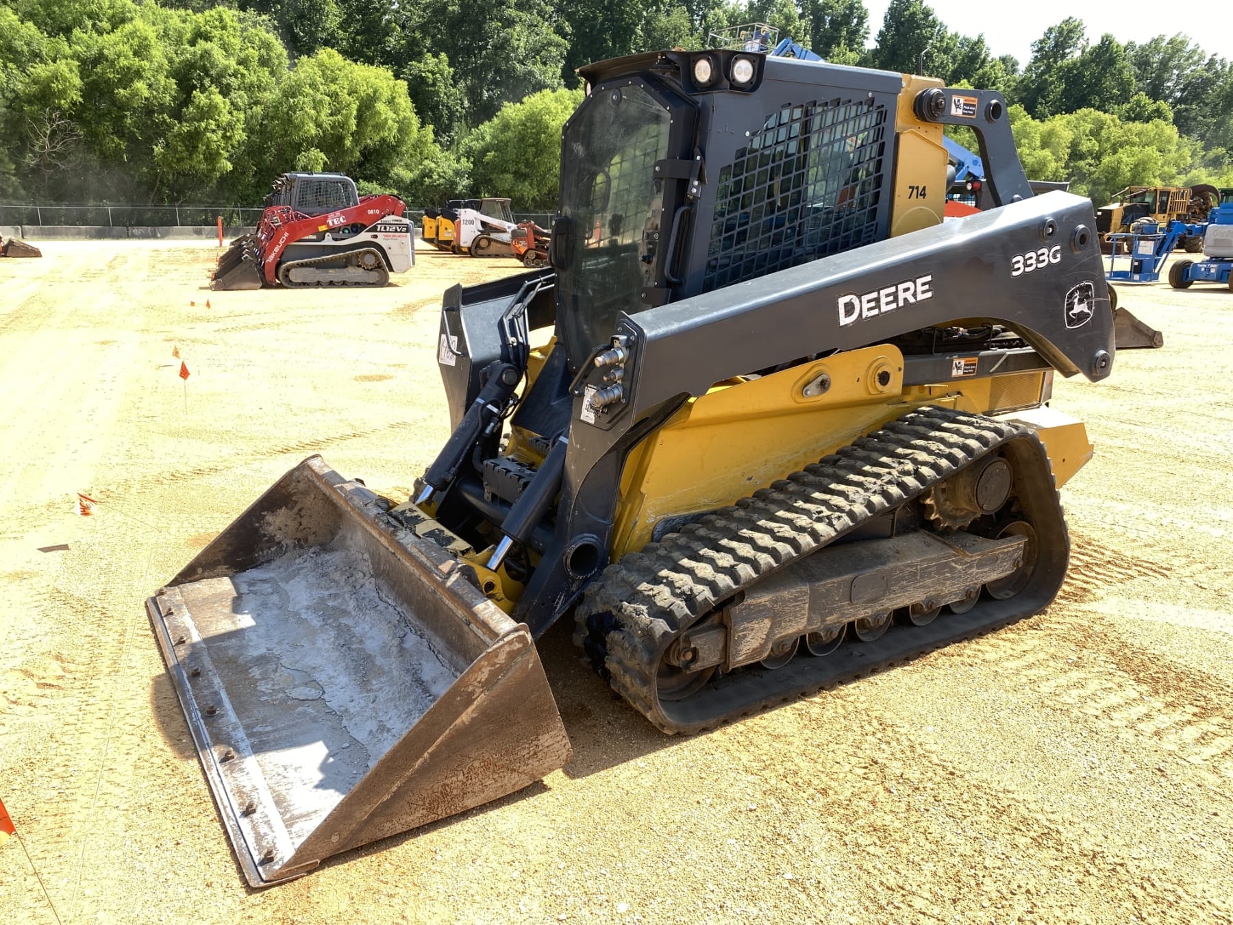 2020 John Deere 333G Equipment Image0