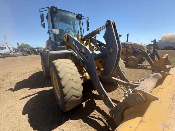 Image of John Deere 344L equipment image 4