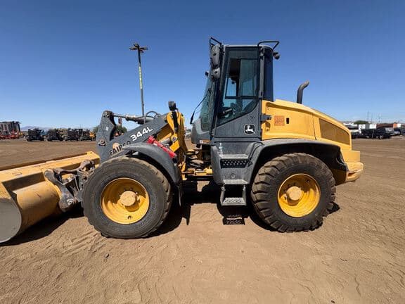 Image of John Deere 344L equipment image 1