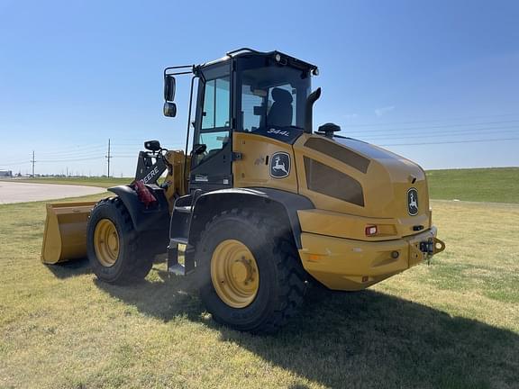 Image of John Deere 344L equipment image 2