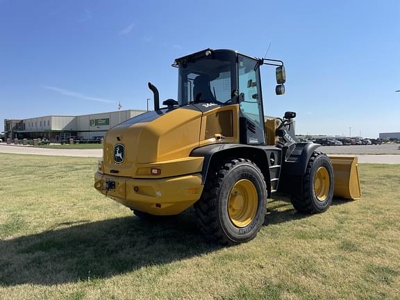 Image of John Deere 344L equipment image 4