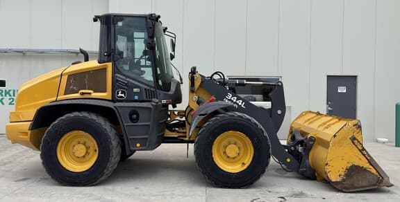 Image of John Deere 344L equipment image 4