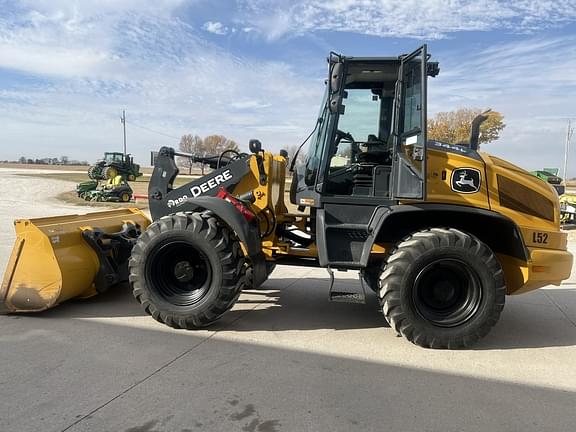 Image of John Deere 344L equipment image 2