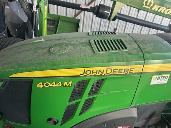 Image of John Deere 4044M equipment image 4