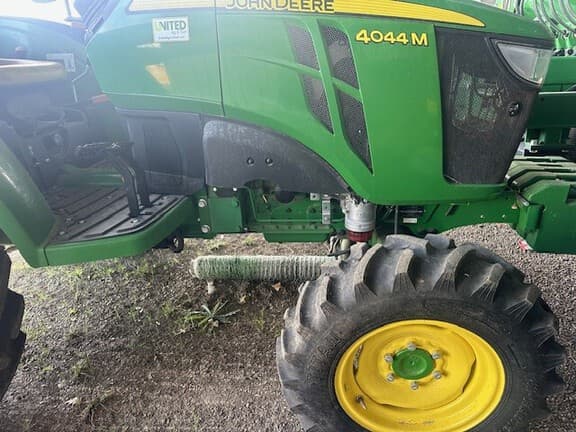 Image of John Deere 4044M equipment image 3
