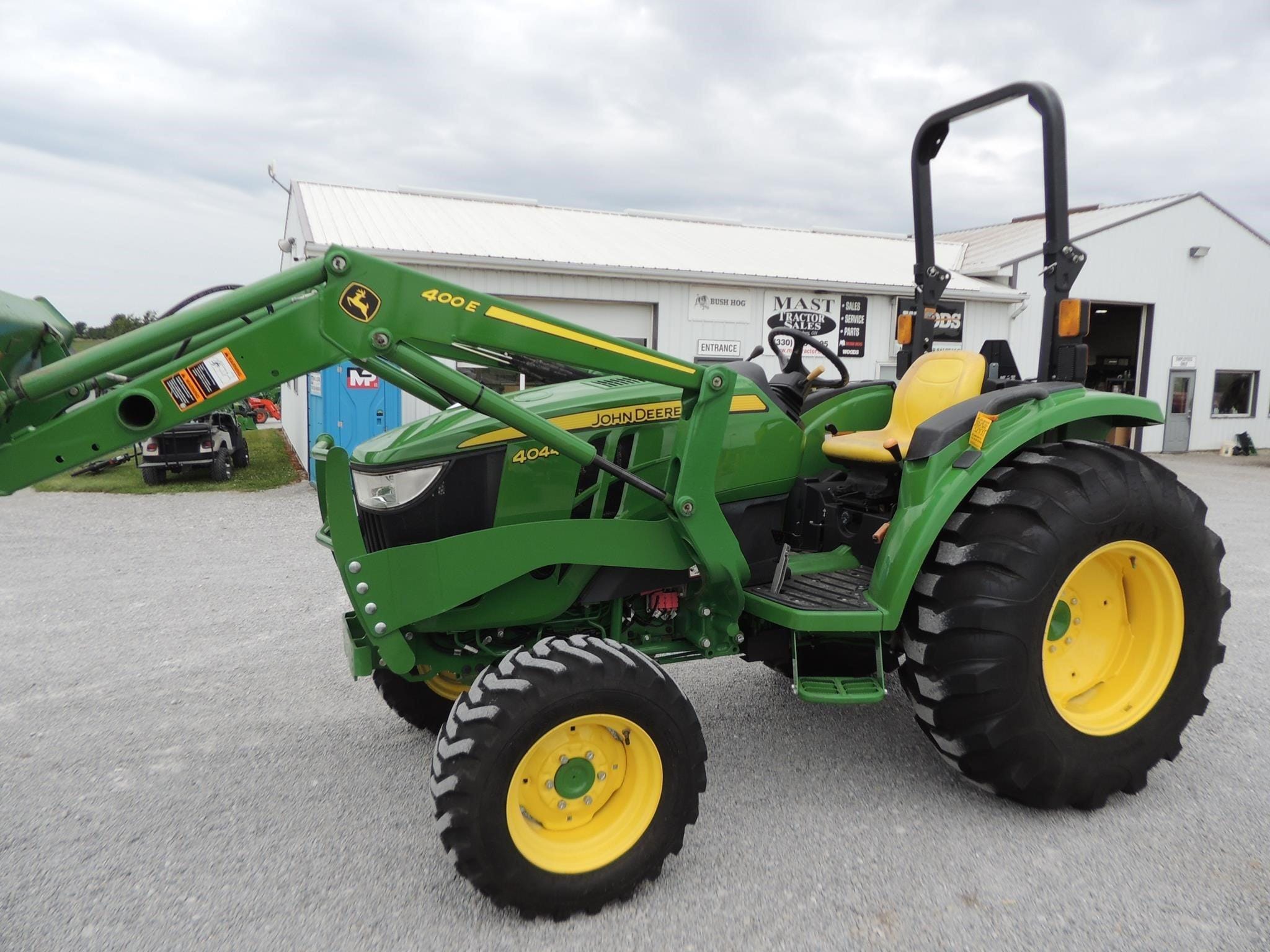 2020 John Deere 4044M Equipment Image0