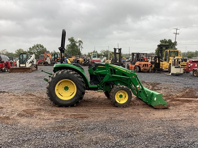 Image of John Deere 4044M equipment image 4