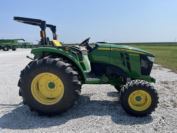 Image of John Deere 4044M equipment image 3