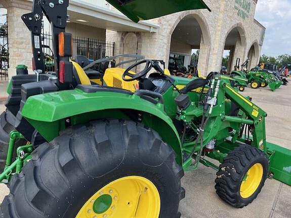 Image of John Deere 4052M equipment image 4