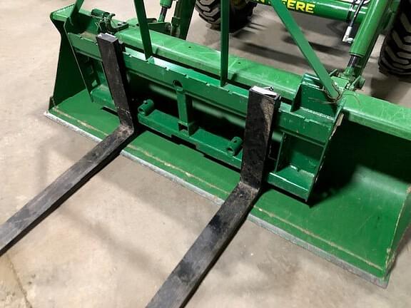 Image of John Deere 4052M equipment image 3