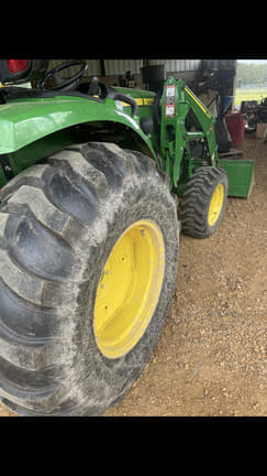 Image of John Deere 4052R equipment image 4