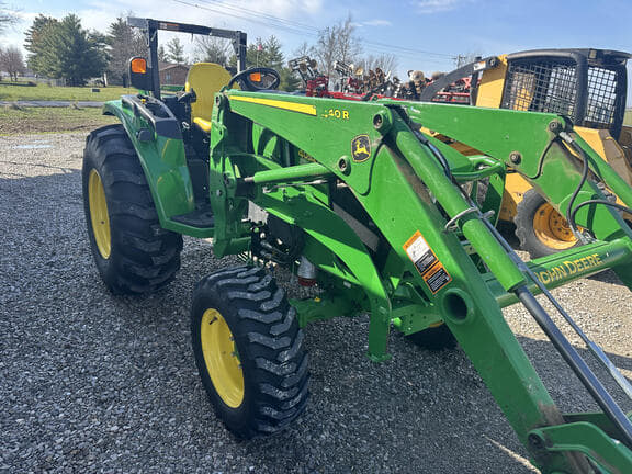 Image of John Deere 4052R Image 1