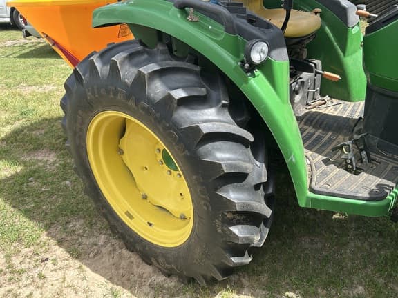 Image of John Deere 4052R equipment image 1