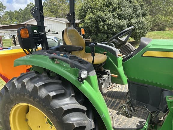 Image of John Deere 4052R equipment image 3