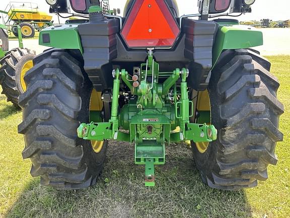 Image of John Deere 4066M equipment image 4