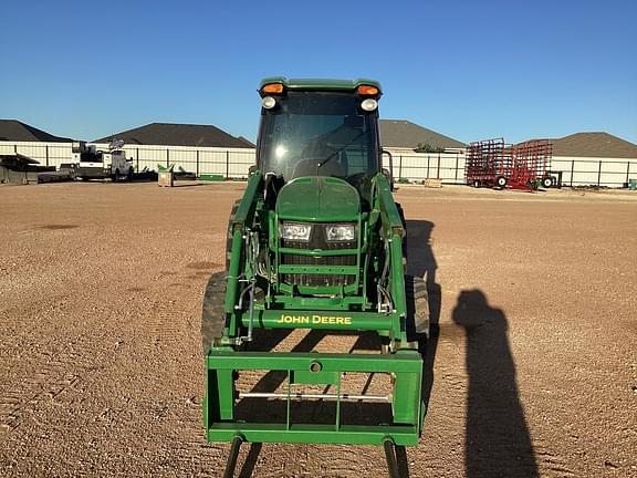 Image of John Deere 4066R equipment image 4