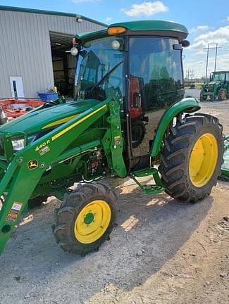 Image of John Deere 4066R equipment image 4