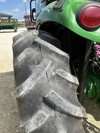Image of John Deere 4066R equipment image 3