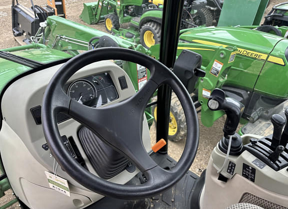 Image of John Deere 4066R equipment image 3