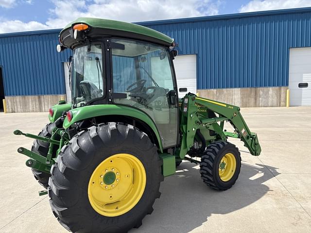 Image of John Deere 4066R equipment image 4
