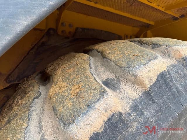 Image of John Deere 410E equipment image 4